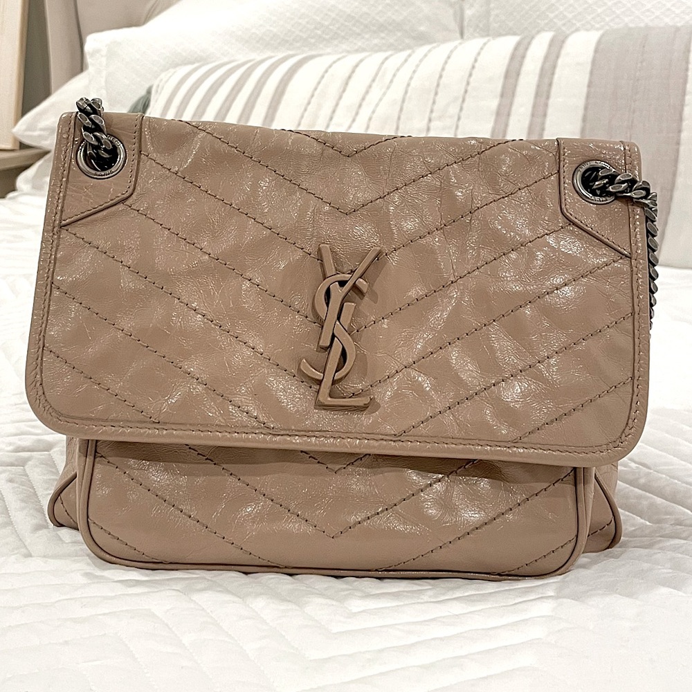YSL NIKI MEDIUM GOLD SAND